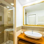 Harmony Elegant With Parking شقة نابولي